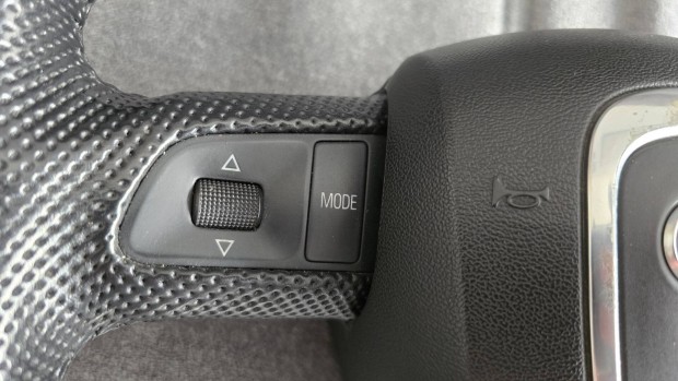 Audi multis kormány
