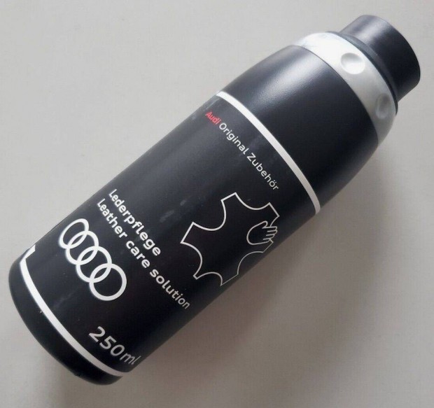 Audi porcelán bögre