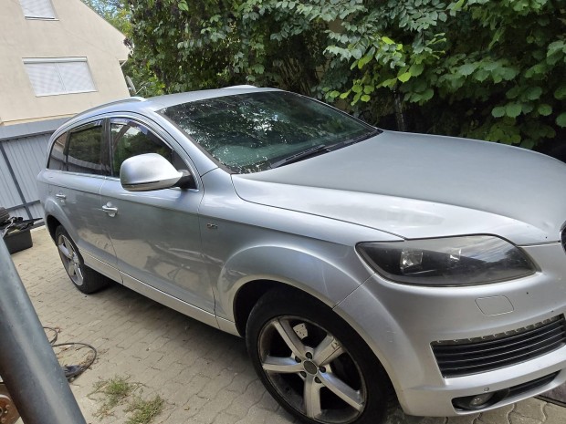 Audi q7 3.0 tdi  bontott alkatrészei.