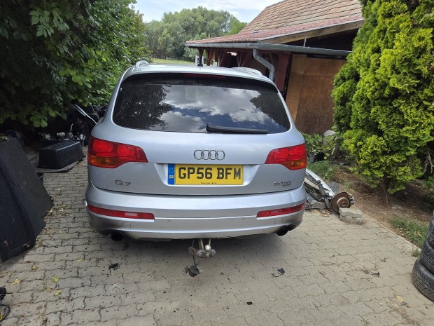 Audi q7 3.0 tdi bontott alkatrészek