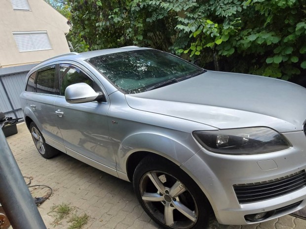 Audi q7 3.0 tdi minden alkatr�sze 