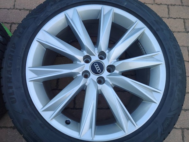 Audi q7 q8 e-tron 20 colos alufelni 255/50r20 Goodyear t�li 