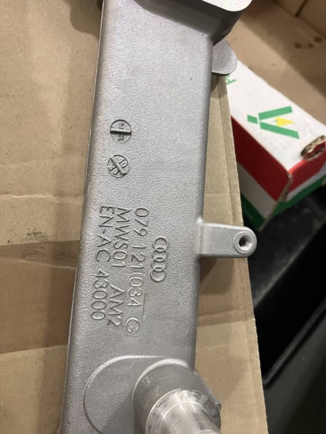 Audi rs4/5 h�t� alkatr�sz