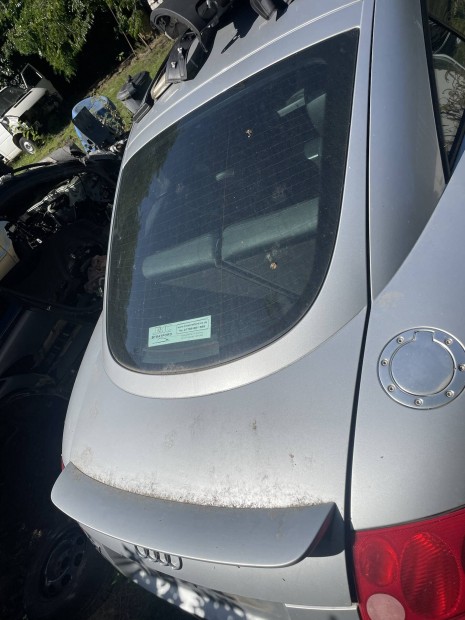 Audi tt 8n Ezust csomagtérajto