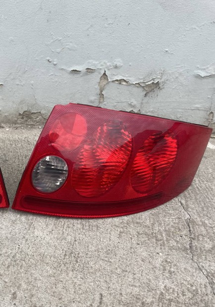 Audi tt 8n jobb hatso Lampa