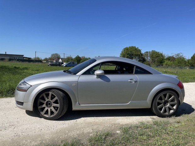 Audi tt Ezust Ajto 