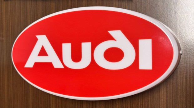 Audi vil�g�t� felirat elad�