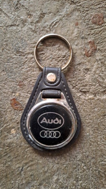 Audi vintage kulcs tart