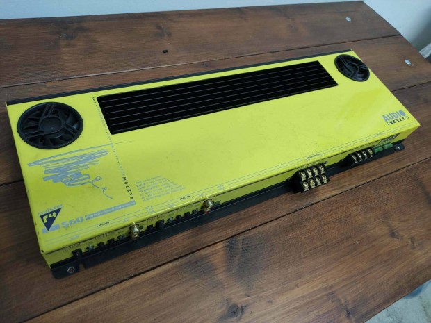 Audio system F4-560 4 csatorn�s autohifi er�s�t� hifi audiosystem