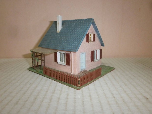 Auhagen - falusi családi ház - 1:87 - ( F-70)