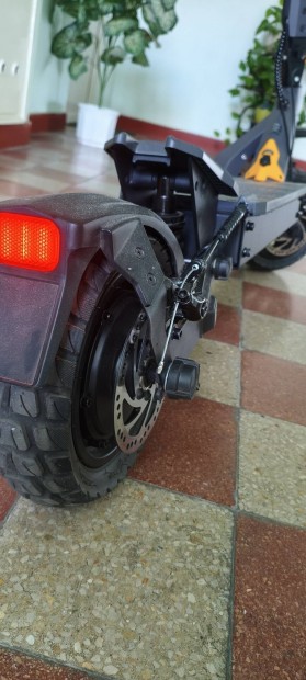 Ausom L1 elektromos roller (2025 model)