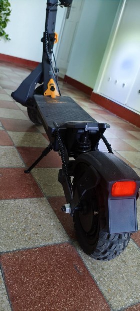 Ausom L1 elektromos roller (2025 model) 