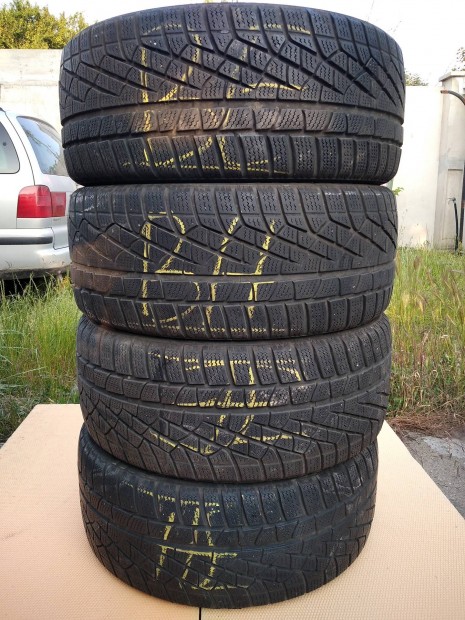Auto Gumi Pirelli 4 db, 245/45 R18 Sottozero, 7 mm kifogástan 40.000ft