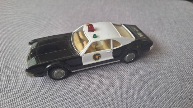 Auto Pilen Oldsmobile Tornado Polizei 1:43