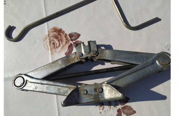 Aut� emel�, Nissan, Suzuki