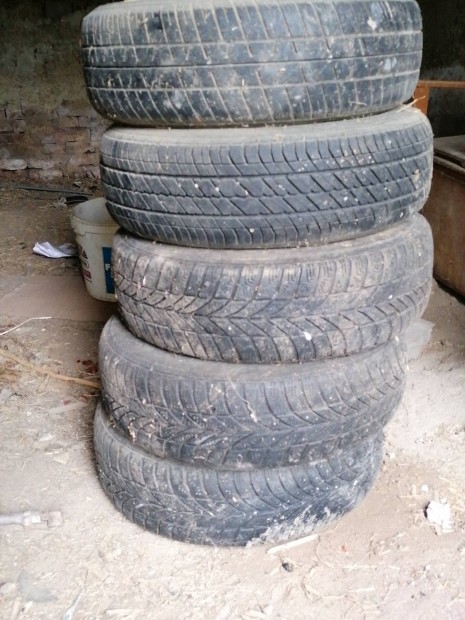 Aut gumi 175/75 R14 felnivel