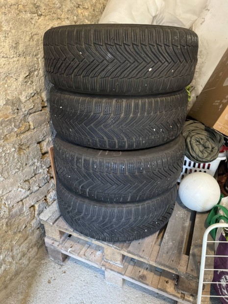 Auto gumi acél felnivel