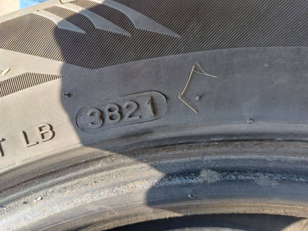 Auto gumi eladó!
