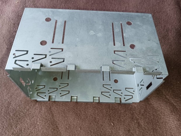 Aut multimdea fm bepitkeret elad 