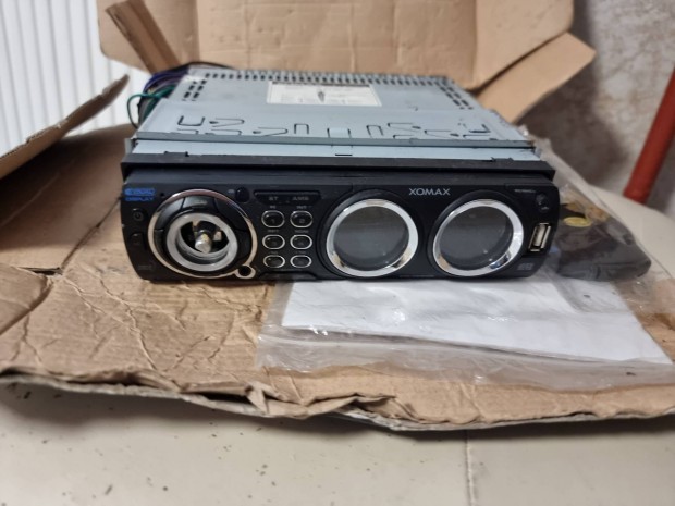 Auto radio fejegysz�g