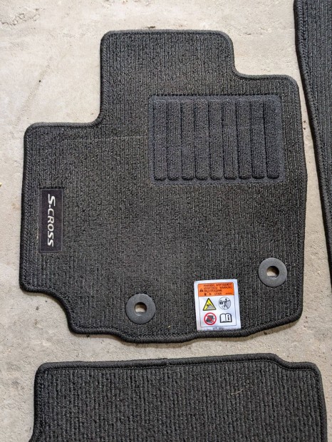 Auto sz�nyeg Suzuki S Cross