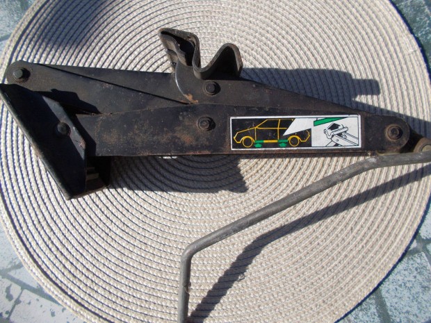 Auto trap�z emel� elad�