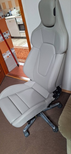 Autó ülés porsche Panamera.
