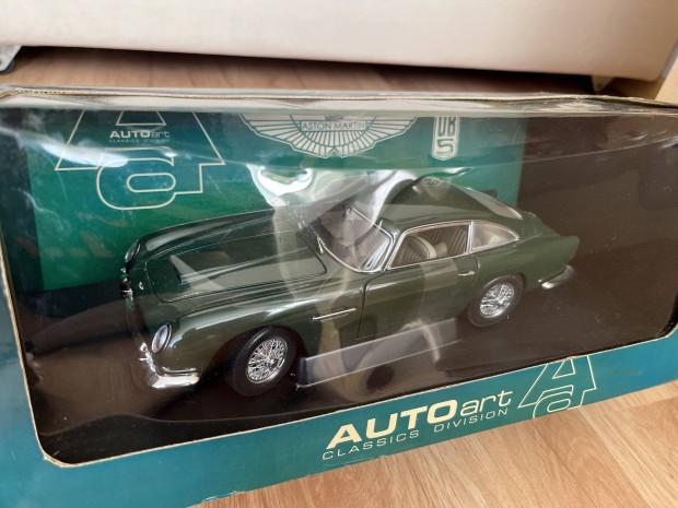 Autoart 70023 Aston Martin DB5 j 1/18 (1:18) dobozban