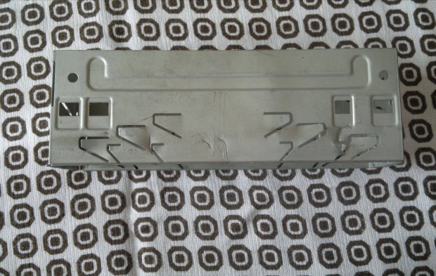 Aut�ba magn� ,r�di� be�p�t� keret 1 din-es