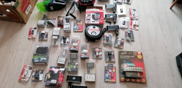Aut�ba val� elektronikai dolgok