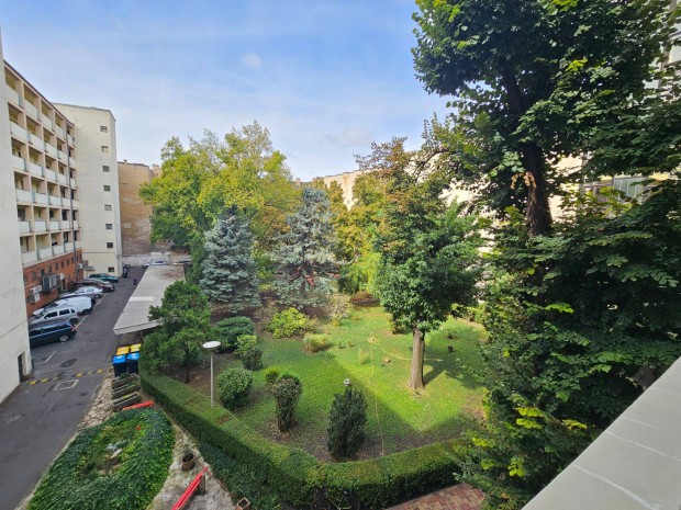 Aut�be�ll�s, Bels� park, napf�nyes, j� lak�k�z�ss�g, k�zponti hely