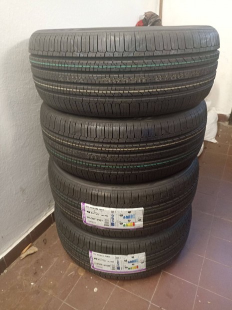 Autgumi 215/50 R18