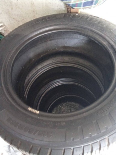 Autógumi 215/60r16c