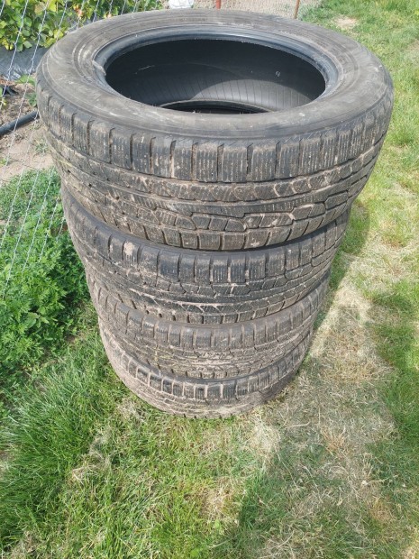 Autógumi 235/60 R18 téli