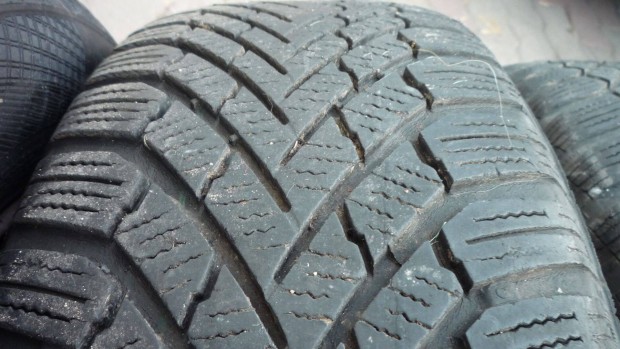 Autógumi acélfelnin 195/65 R 15 Cotinentál eladó