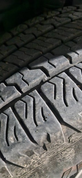 Autógumi négyévszakos 4×4