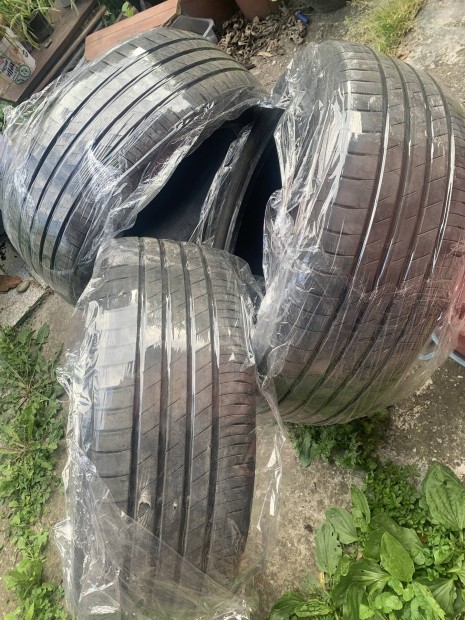 Autgumi nyri. 215/50r17
