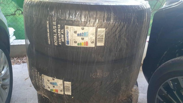 Autógumi szett, a képen látható minden adat