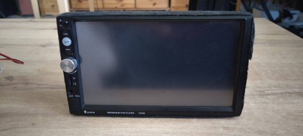 Autohifi 2din-es fejegysg