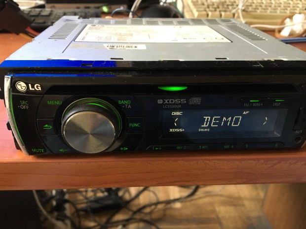 Autórádió LG CD/MP3/AUX/Pendrive LC500UR
