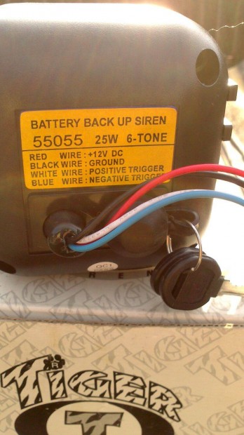 Aut�riaszt� szir�na kulcsos kivitel