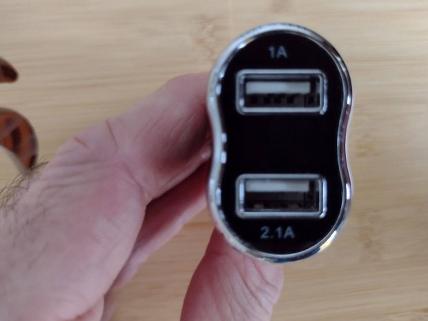 Auts USB eloszt akkumultor tltttsg kijelzs elad. 2 db USB port