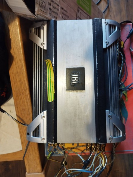 Aut�s er�sit� elad� jbl 4 csatorn�s