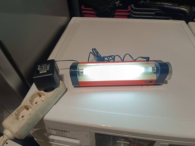 Aut�s k�zi l�mpa (zozizo)