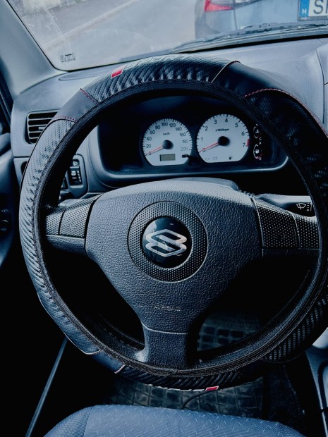 Aut�s korm�nyv�d� - k�nyelmes, cs�sz�smentes