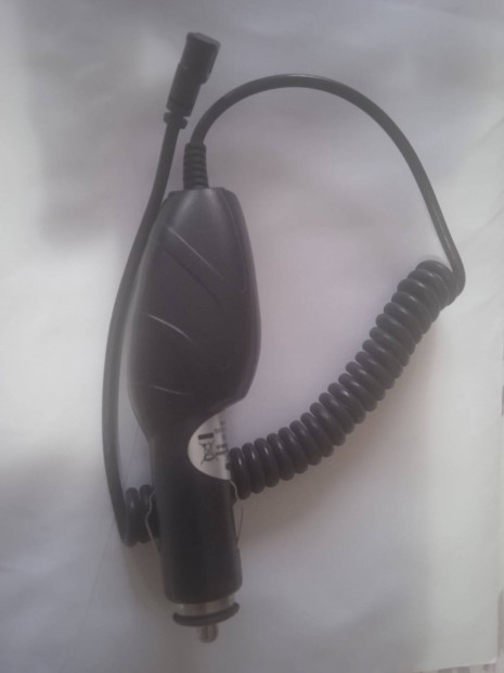 Autós töltő mini USB csatlakozással