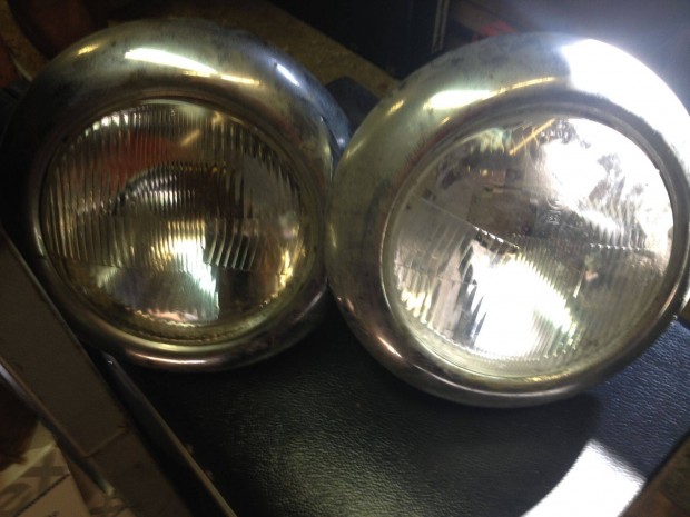 Aut�villamoss�gi alkatr�szek k�l�nb�z� j�rm�vekhez elad�