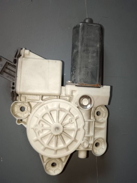 Avensis ablakemelő motor