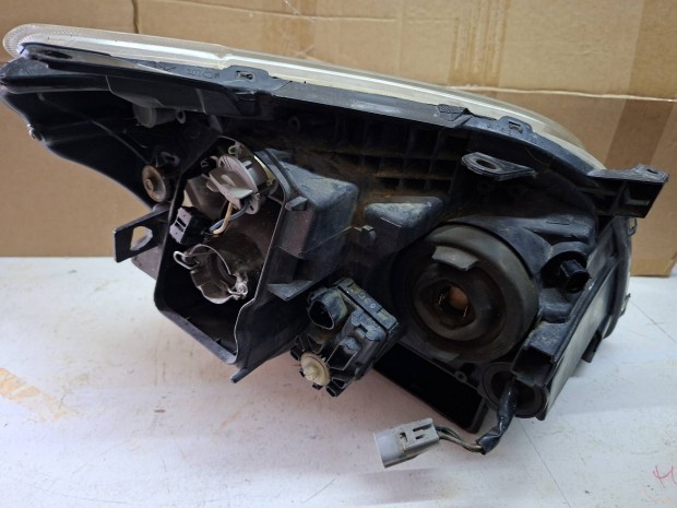 Avensis f�nysz�r�