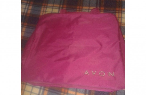 Avon pipere tska elad